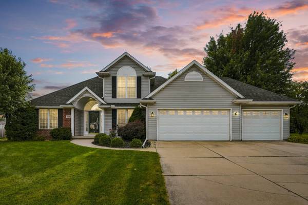 834 Stone Church LN, Geneseo, IL 61254
