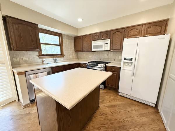 879 N Auburn Woods DR, Palatine, IL 60067