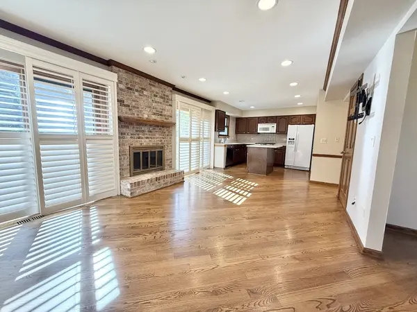 879 N Auburn Woods DR, Palatine, IL 60067
