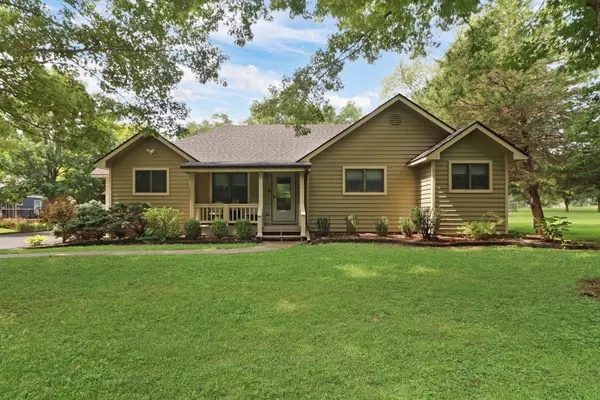 1036 Charles AVE, Gurnee, IL 60031