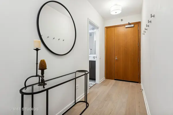 501 N Clinton ST #704, Chicago, IL 60654