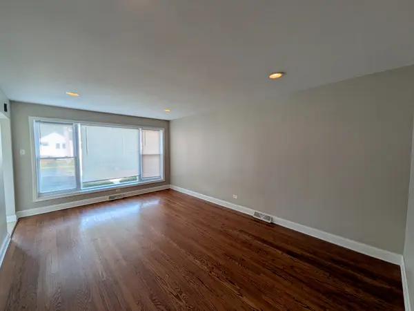 8825 S California AVE, Evergreen Park, IL 60805