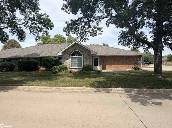 1703 -C Linden DR, Fairfield, IA 52556