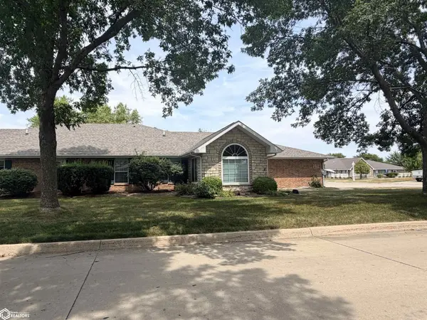 1703 -C Linden DR, Fairfield, IA 52556