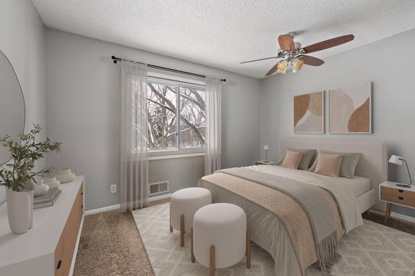 7888 Dunmore RD, Woodbury, MN 55125