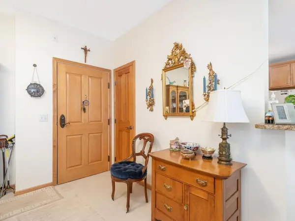 5225 Grandview SQ #210, Edina, MN 55436