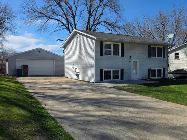 1617 Crystal DR, Albert Lea, MN 56007