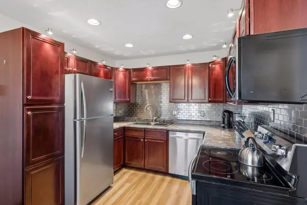 11032 Trail West RD, Bloomington, MN 55437