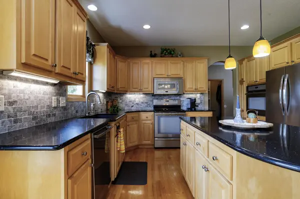 10610 Pinnacle WAY, Woodbury, MN 55129