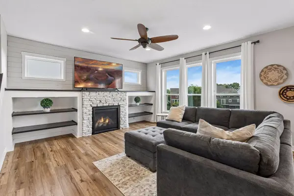 1173 Rosemary LN, Chaska, MN 55318