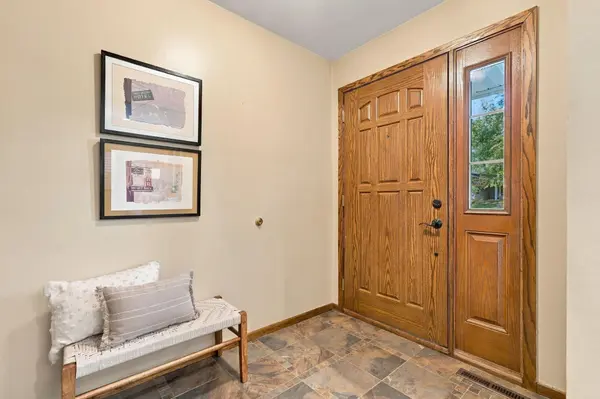 4317 Briarwood LN, Minnetonka, MN 55343