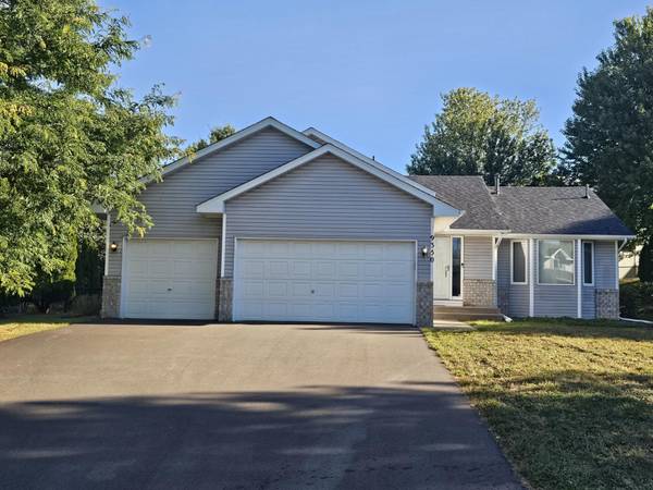 9350 Parkside DR, Woodbury, MN 55125