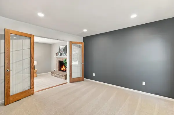 555 White Pine WAY, Eagan, MN 55123