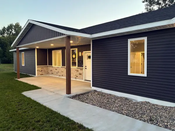 722 Dandrew LN, Detroit Lakes, MN 56501