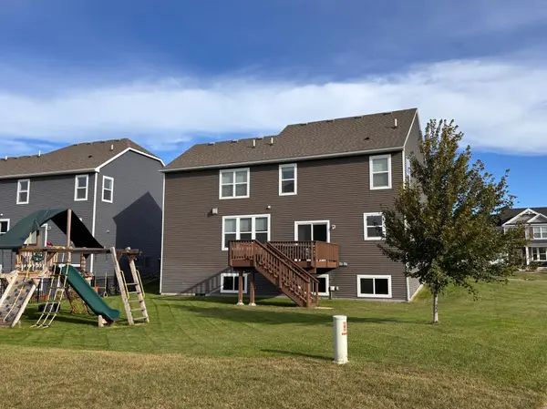 9135 Lighthouse LN, Woodbury, MN 55129