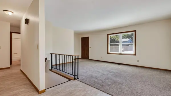 2810 Hallie LN, Eau Claire, WI 54703