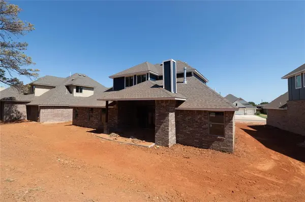 3205 Broadmoore DR, Moore, OK 73160