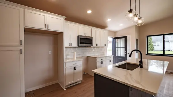 206 LAKE ST, Weyauwega, WI 54983