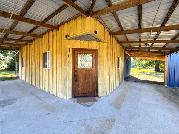 106 Main St, Hazel, KY 42049