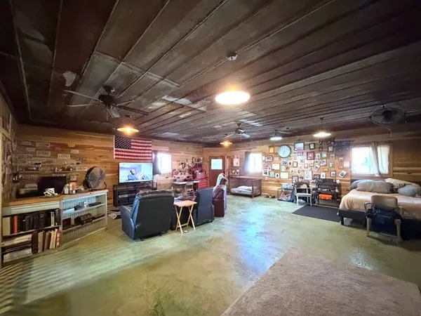 106 Main St, Hazel, KY 42049
