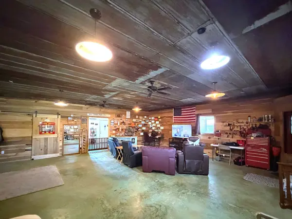 106 Main St, Hazel, KY 42049