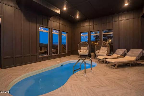 2943 Lightning Strike Drive, Sevierville, TN 37862