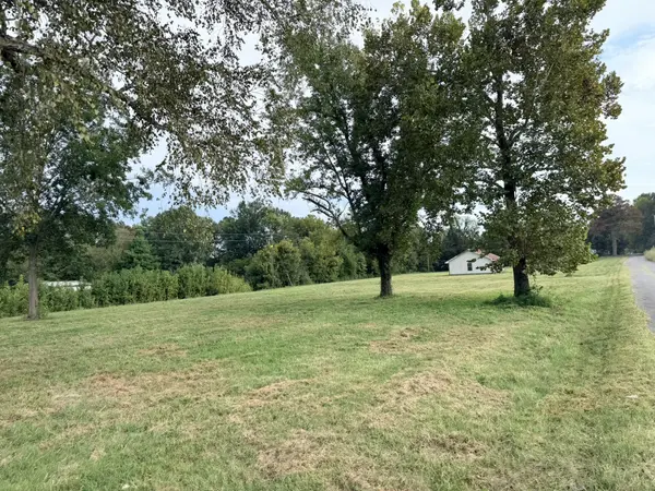 505 5th St, Hazel, KY 42049