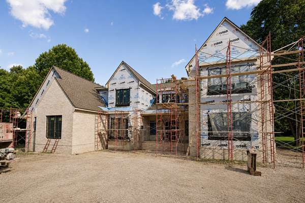 8206 Spring Valley Dr, Brentwood, TN 37027