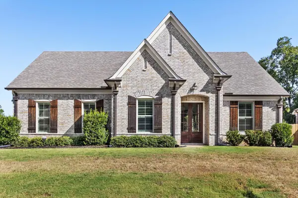110 LAUREL GLEN DR, Oakland, TN 38060