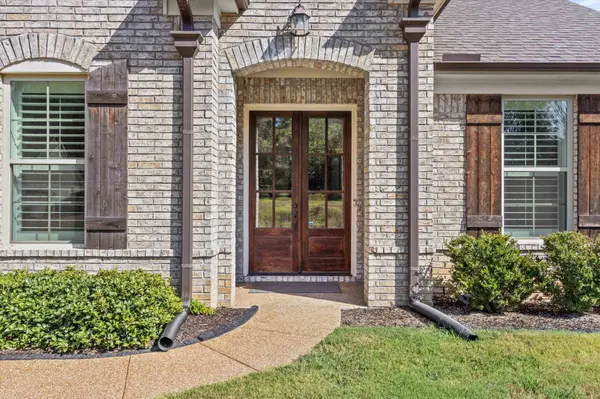 110 LAUREL GLEN DR, Oakland, TN 38060