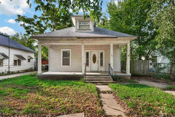 637 E 1st Ave, Hutchinson, KS 67501