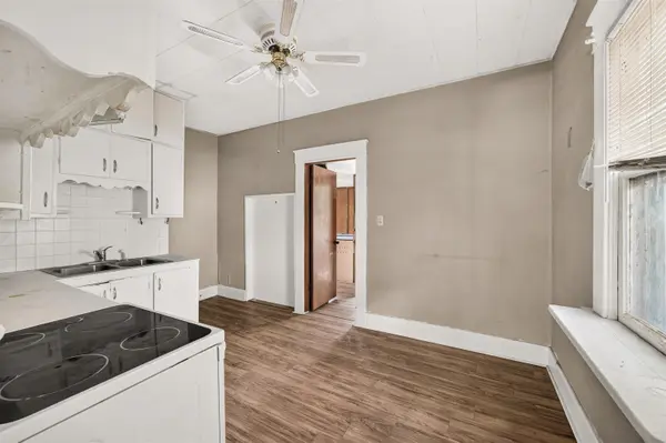 637 E 1st Ave, Hutchinson, KS 67501