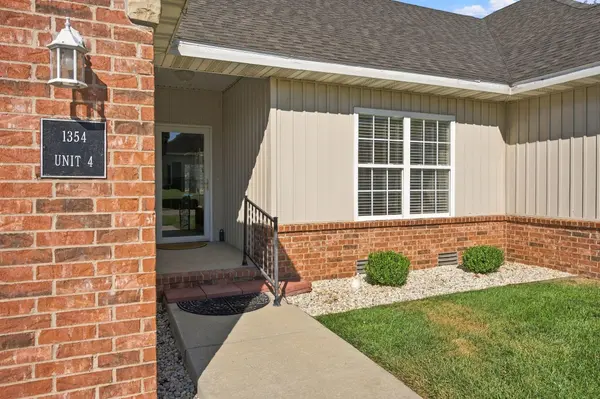 1354 N Sandy Creek CIR #4, Nixa, MO 65714
