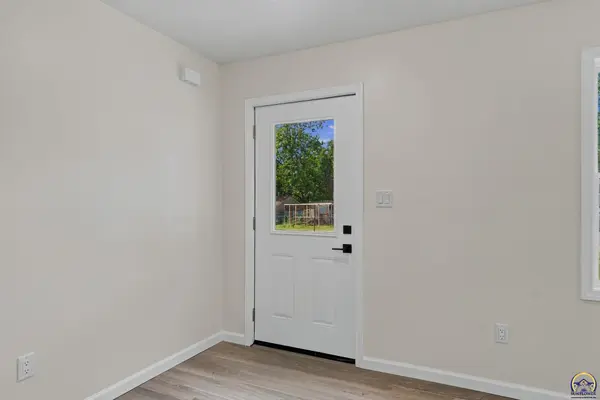 3308 SE Girard ST, Topeka, KS 66605