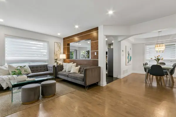 1654 Casablanca CIR, Mississauga, ON L5N 8G2