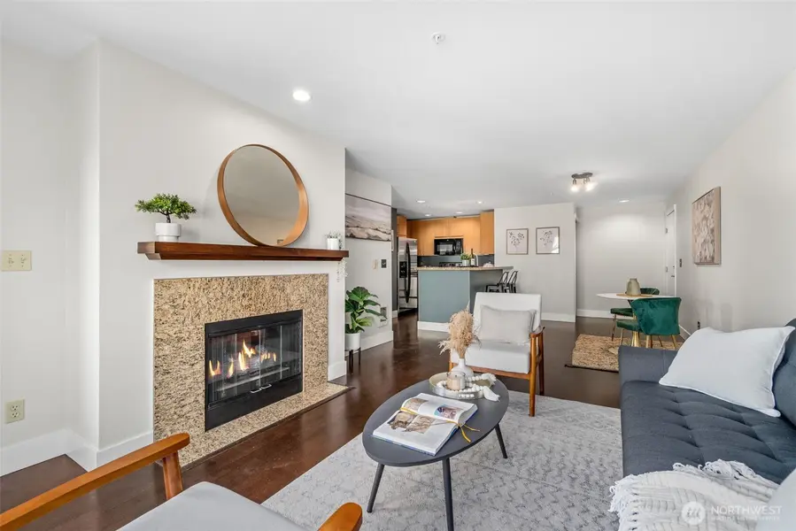3202 SW Avalon WAY #303, Seattle, WA 98126