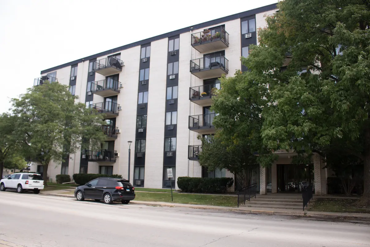 9701 N Dee RD #6M, Niles, IL 60714