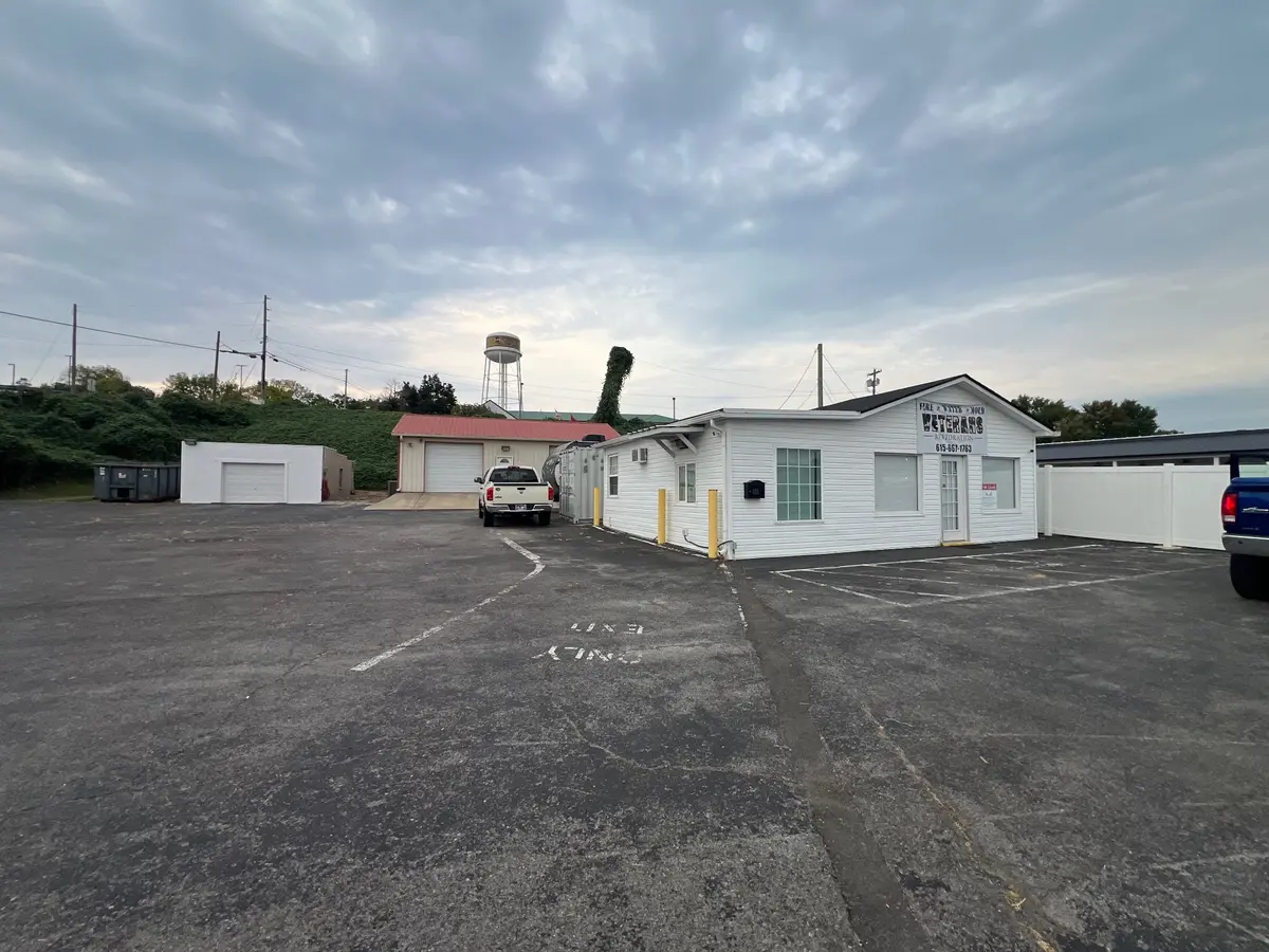 800 Memorial Blvd, Springfield, TN 37172