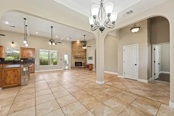 608 Jake DR, Jarrell, TX 76537