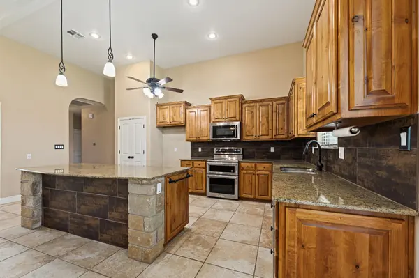 608 Jake DR, Jarrell, TX 76537