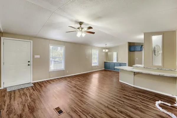 208 Circle DR, Buda, TX 78610