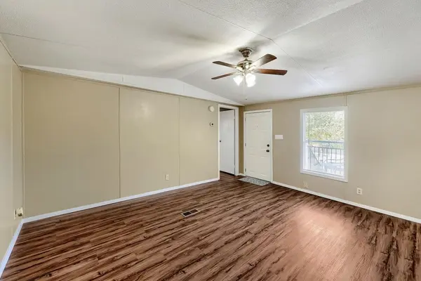 208 Circle DR, Buda, TX 78610
