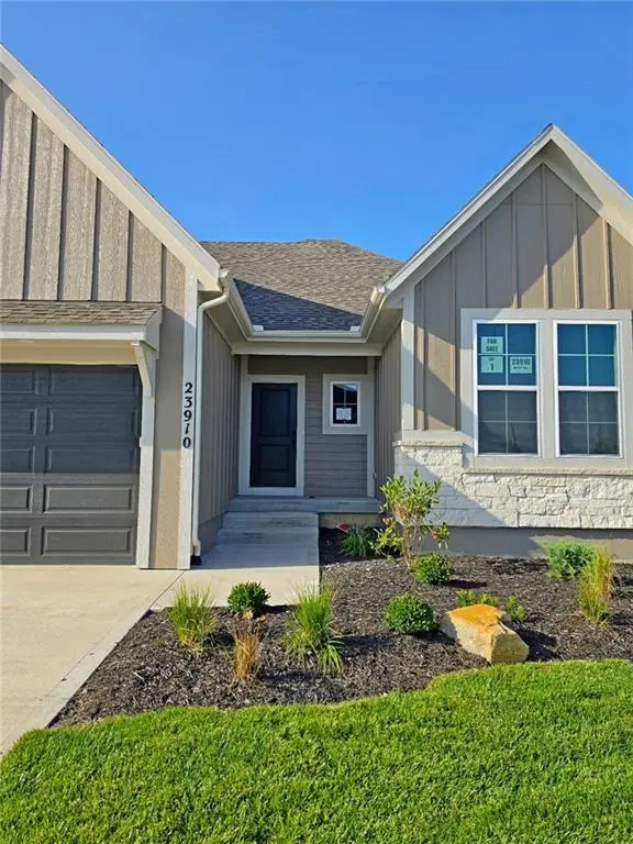 23910 W 112th TER, Olathe, KS 66061
