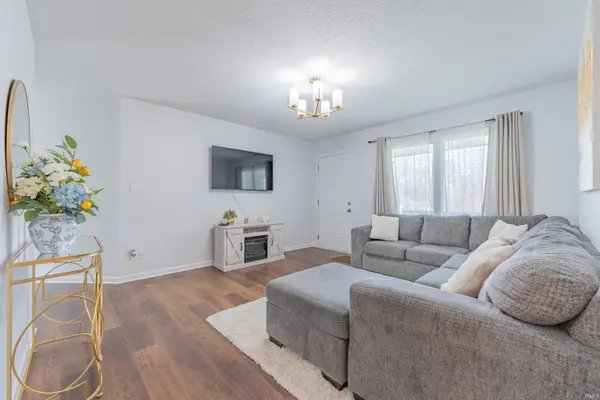 1007 W Countryside LN, Bloomington, IN 47403-2908