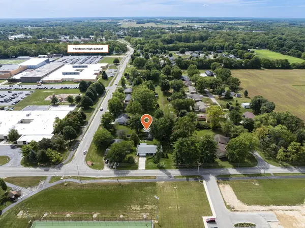 9305 W River RD, Yorktown, IN 47396