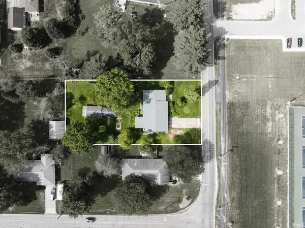 9305 W River RD, Yorktown, IN 47396