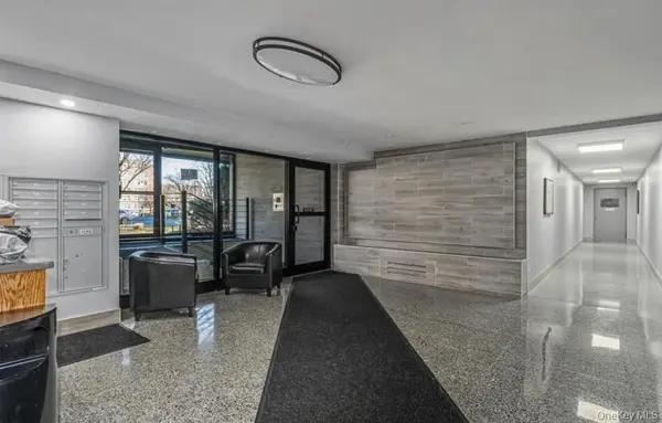 18-50 211 ST #2K, Bayside, NY 11360