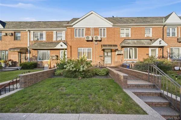 61-17 81st ST, Middle Village, NY 11379