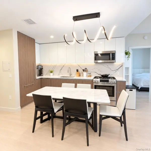 131-01 40th RD #PH3D, Flushing, NY 11354