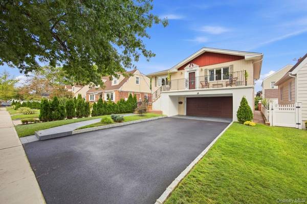293 85th AVE, Floral Park, NY 11001